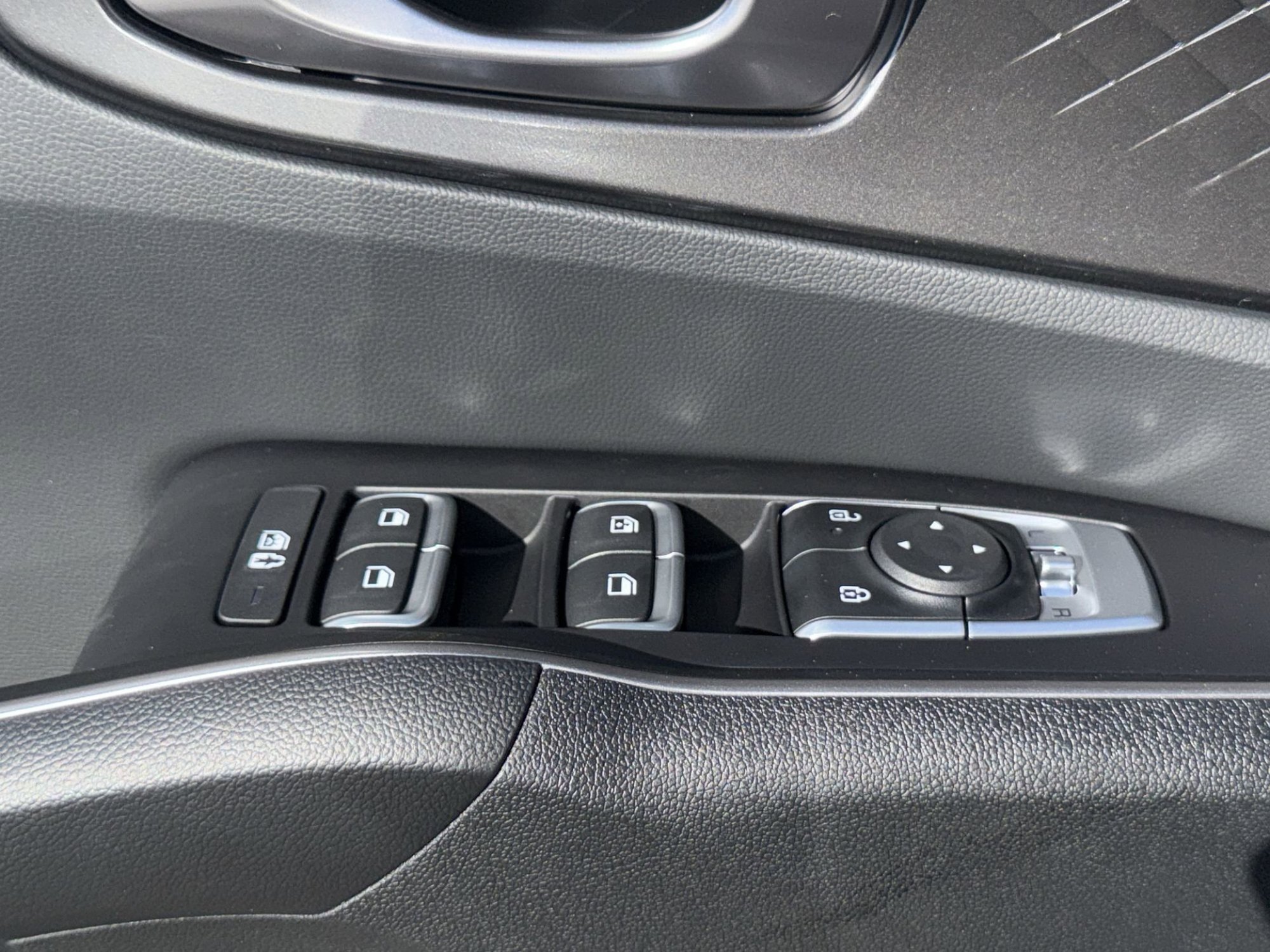 New 2026 Ivory Silver Kia S image 16
