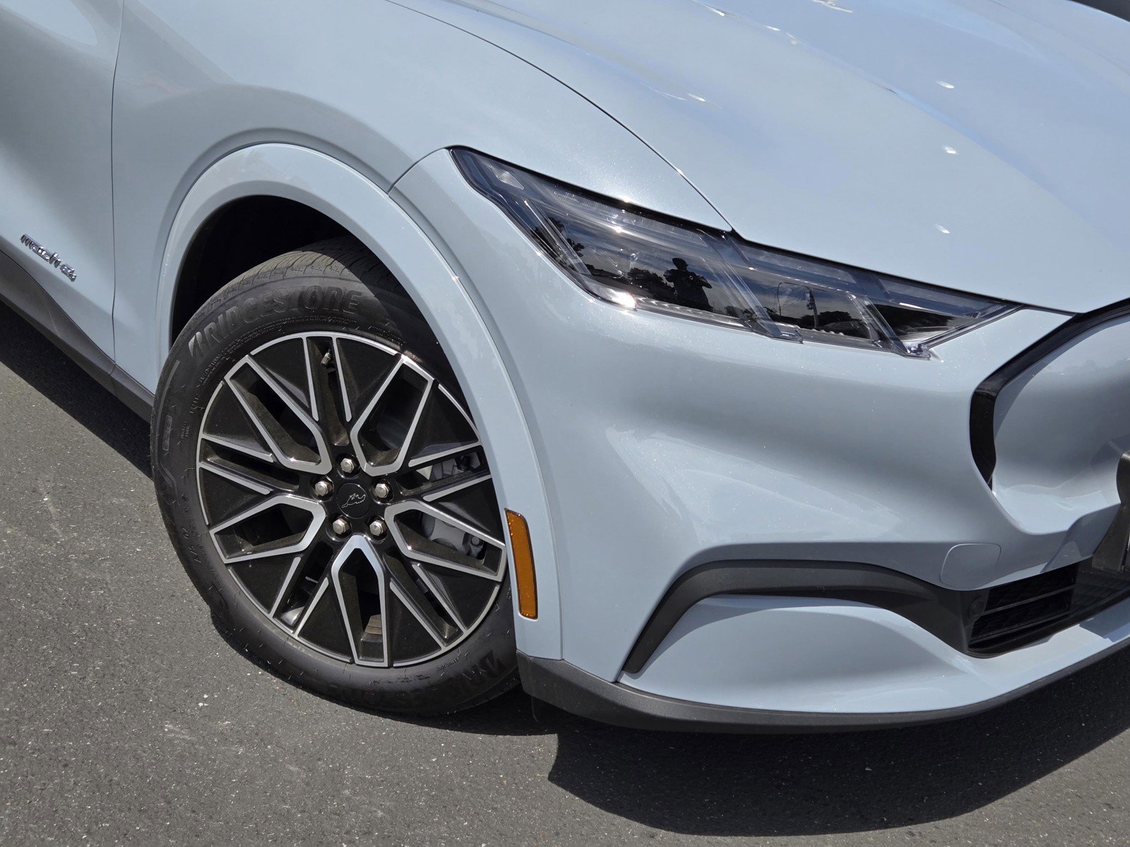 New 2026 Glacier Gray Metallic Tri-coat Ford Premium image 6