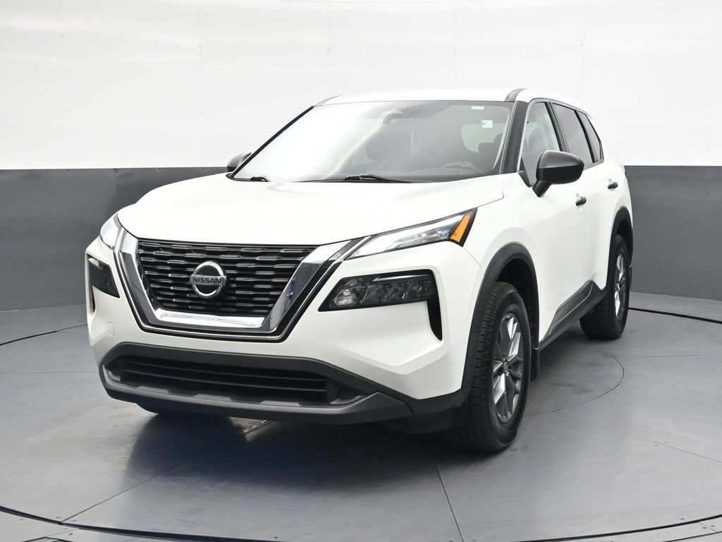 Used 2021 White Nissan S image 13