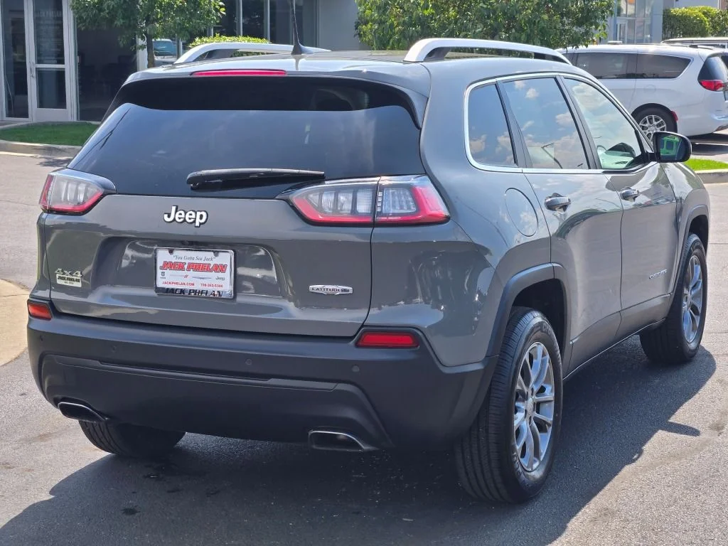 Used 2019 Gray Jeep Latitude Plus image 12