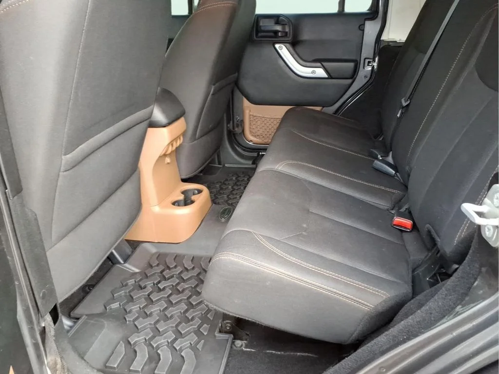 Used 2018 Gray Jeep Unlimited Sahara image 12