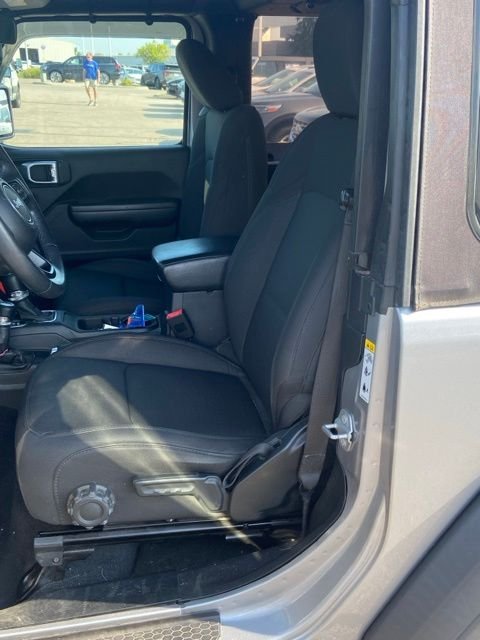 Certified Used 2018 Billet Silver Metallic Clearcoat Jeep Sport S image 5