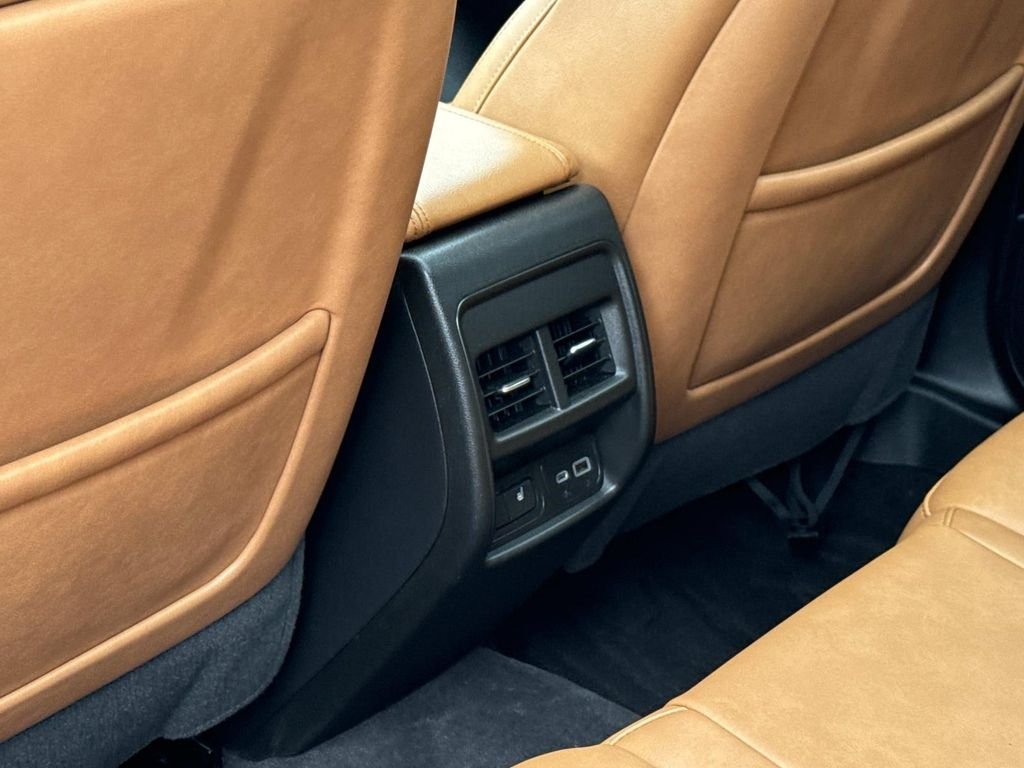 Used 2022  Cadillac Sport image 17