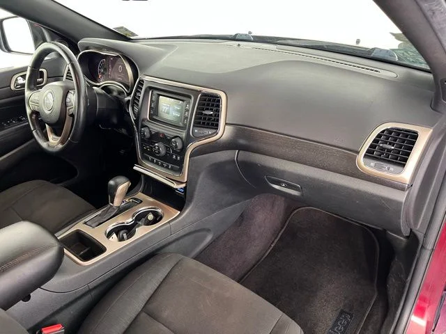 Used 2016 Red Jeep Laredo image 40