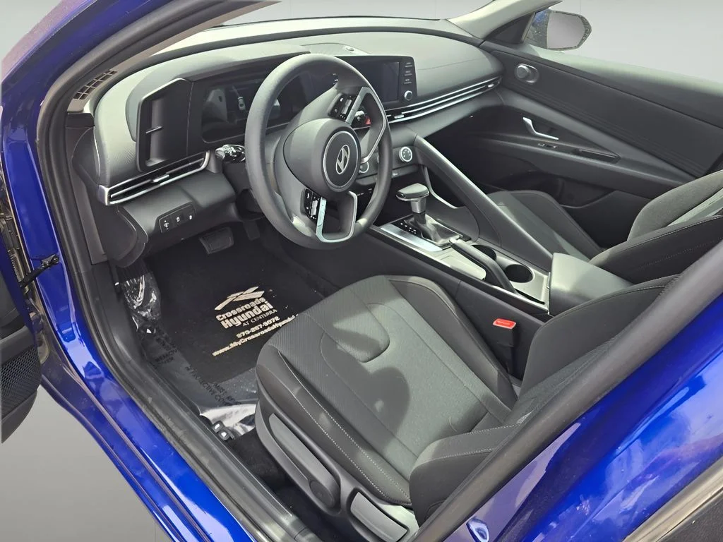 2025 Hyundai Elantra SE - Photo 11