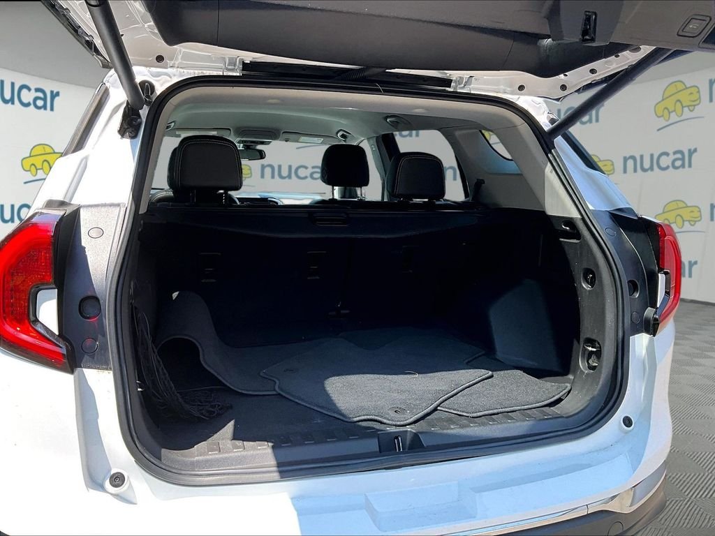 Used 2023 White GMC SLT image 23