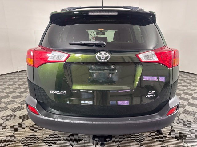 Used 2013 Green Toyota LE image 20