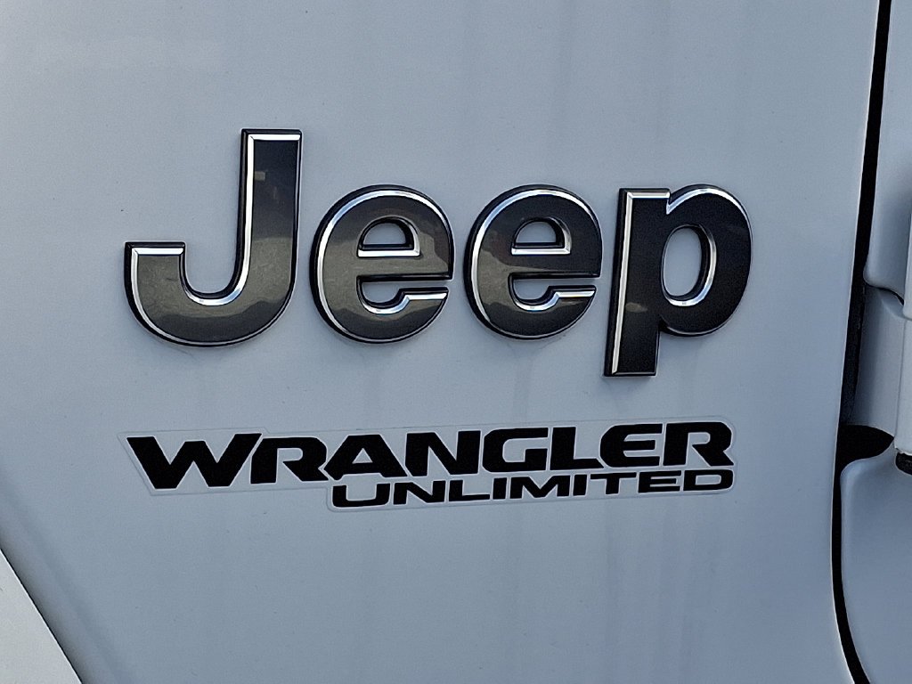 Used 2022 White Jeep Unlimited Sahara image 9