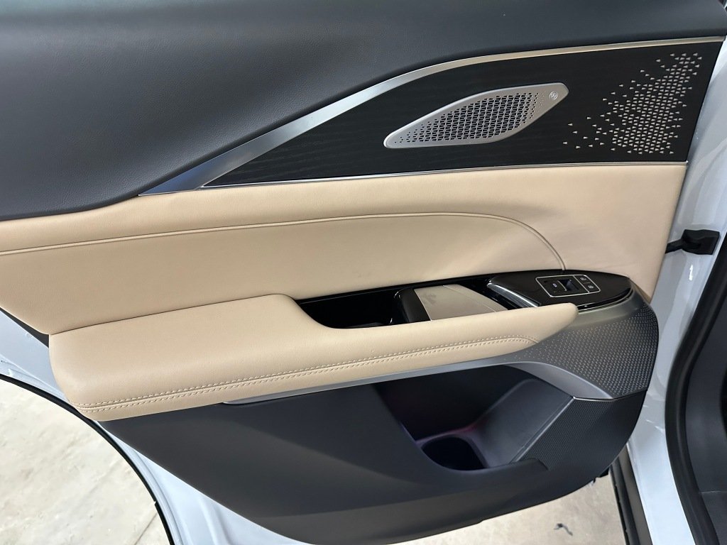New 2026 Vibrant White Tricoat Cadillac Signature Luxury image 17