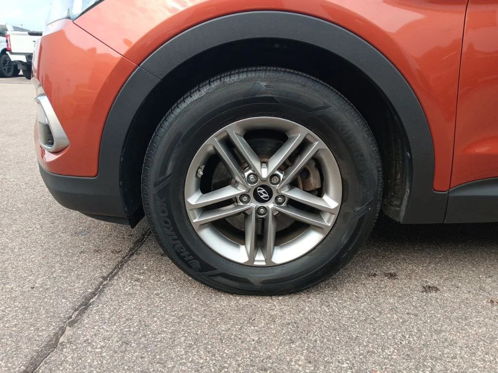 Used 2018 Canyon Copper Hyundai 2.4 Base image 12