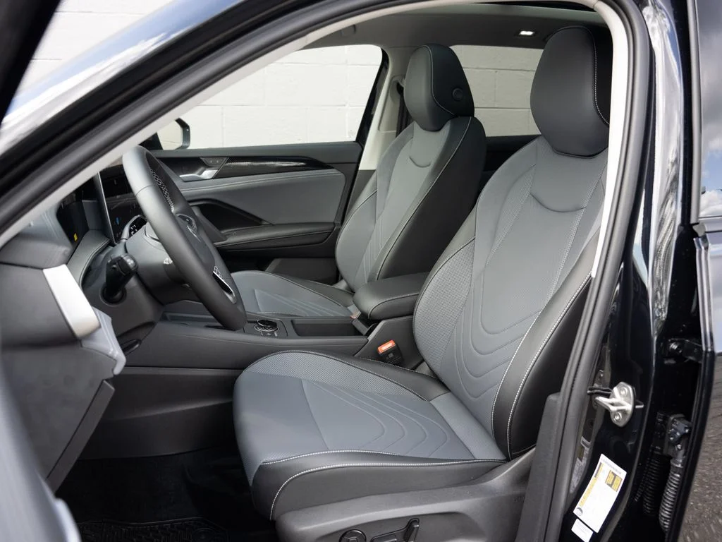 New 2026 Deep Black Pearl Volkswagen 2.0T SE image 12