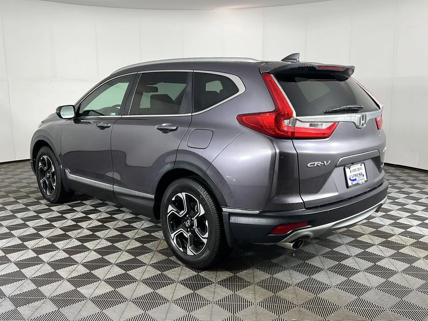 Used 2018 Modern Steel Metallic Honda Touring image 9