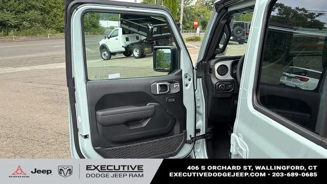 New 2026 Earl Clearcoat Jeep Sport S image 9