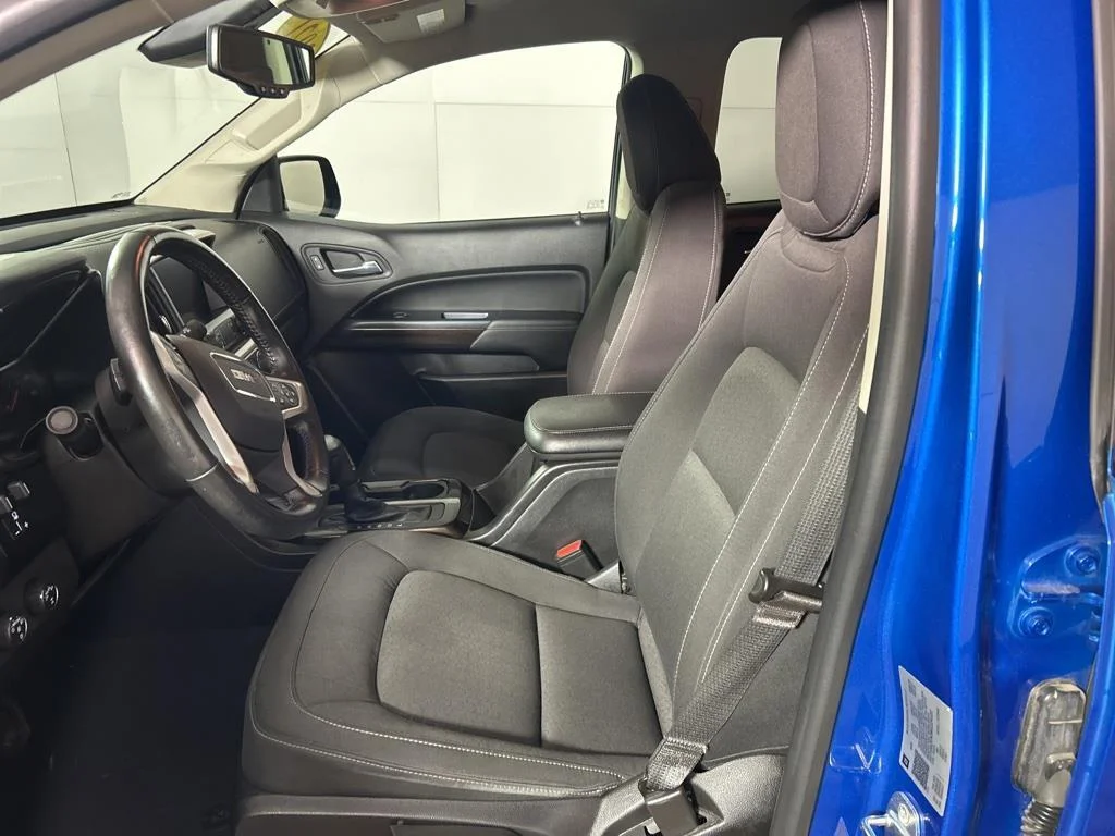 Used 2021 Blue Metallic GMC Elevation image 11