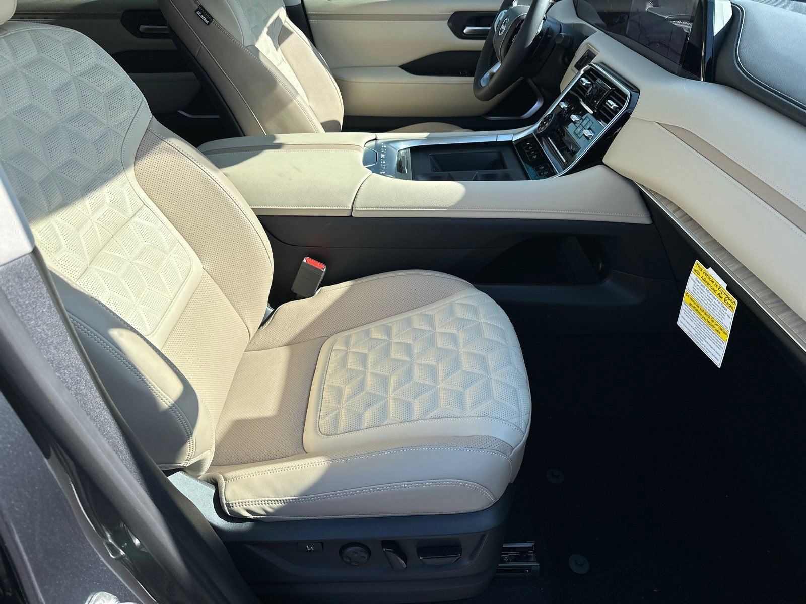 New 2026 White Nissan Platinum Reserve image 13