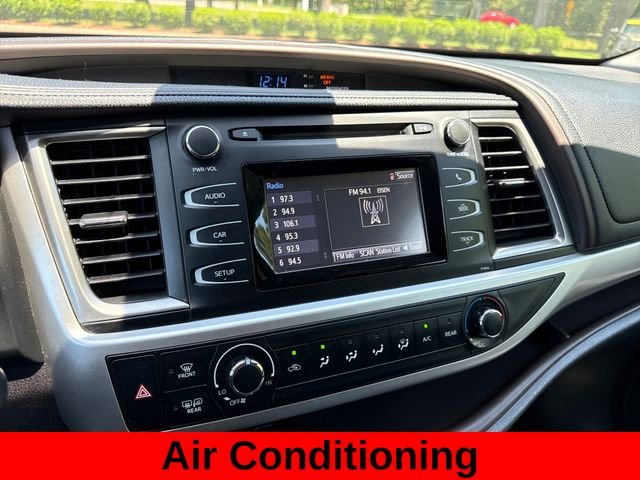 Used 2019 Shoreline Mist Toyota LE image 17