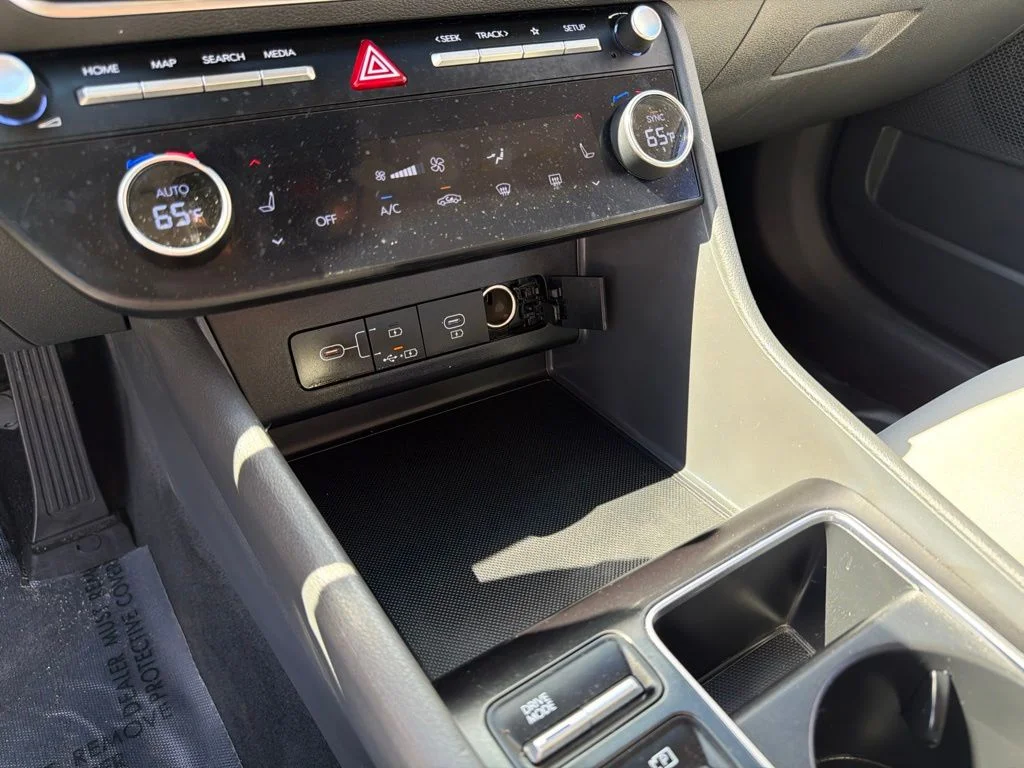 Used 2024 Silver Hyundai SEL image 35