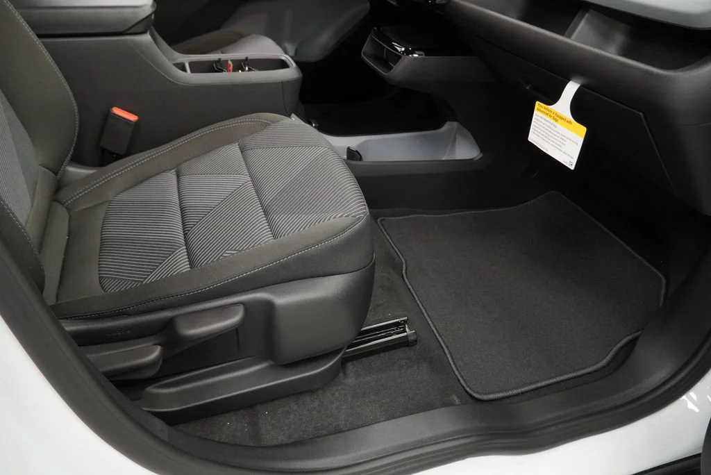 New 2027 Summit White Chevrolet LT image 29