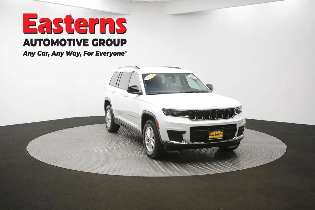 Used 2023 White Jeep Laredo image 54