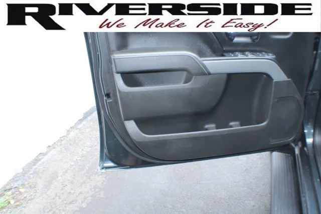 Used 2018 Graphite Metallic Chevrolet LT image 6