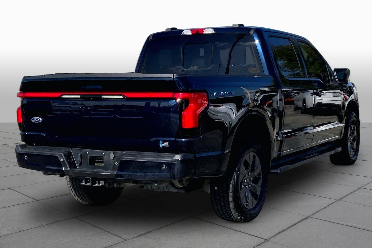 Used 2023 Antimatter Blue Metallic Ford LARIAT image 12