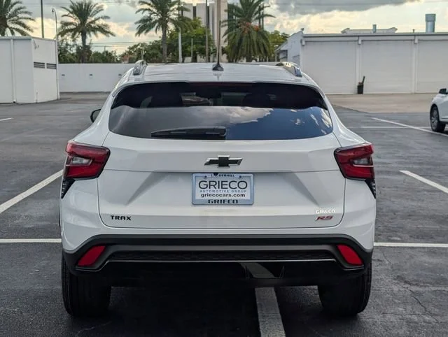 New 2026 Summit White Chevrolet 2RS image 4