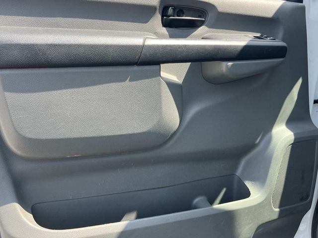 Used 2018 Glacier White Nissan S image 21