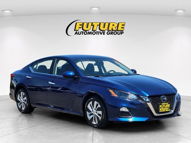 Used 2022 Blue Nissan 2.5 S image 1