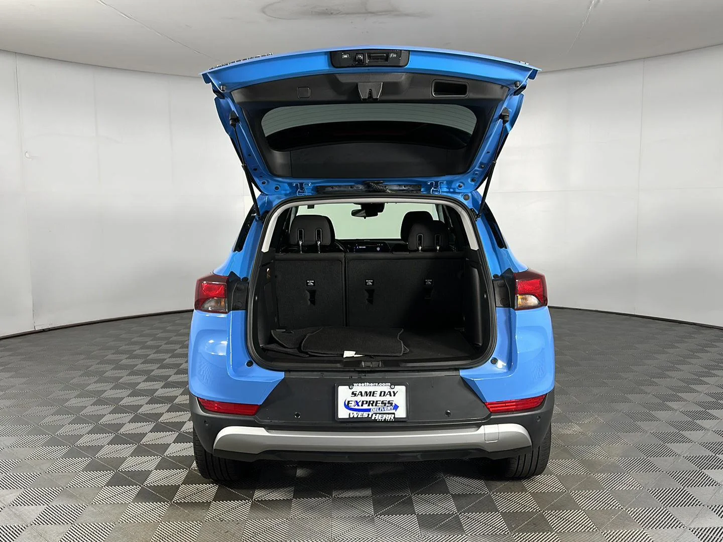 Used 2024 Fountain Blue Chevrolet LT image 21