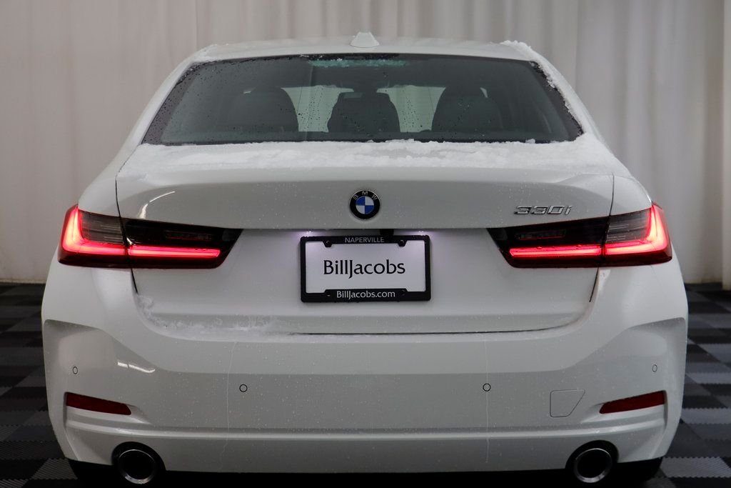 2026 BMW 3 Series 330i - Photo 15