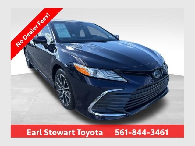 2022 Toyota Camry Hybrid XLE