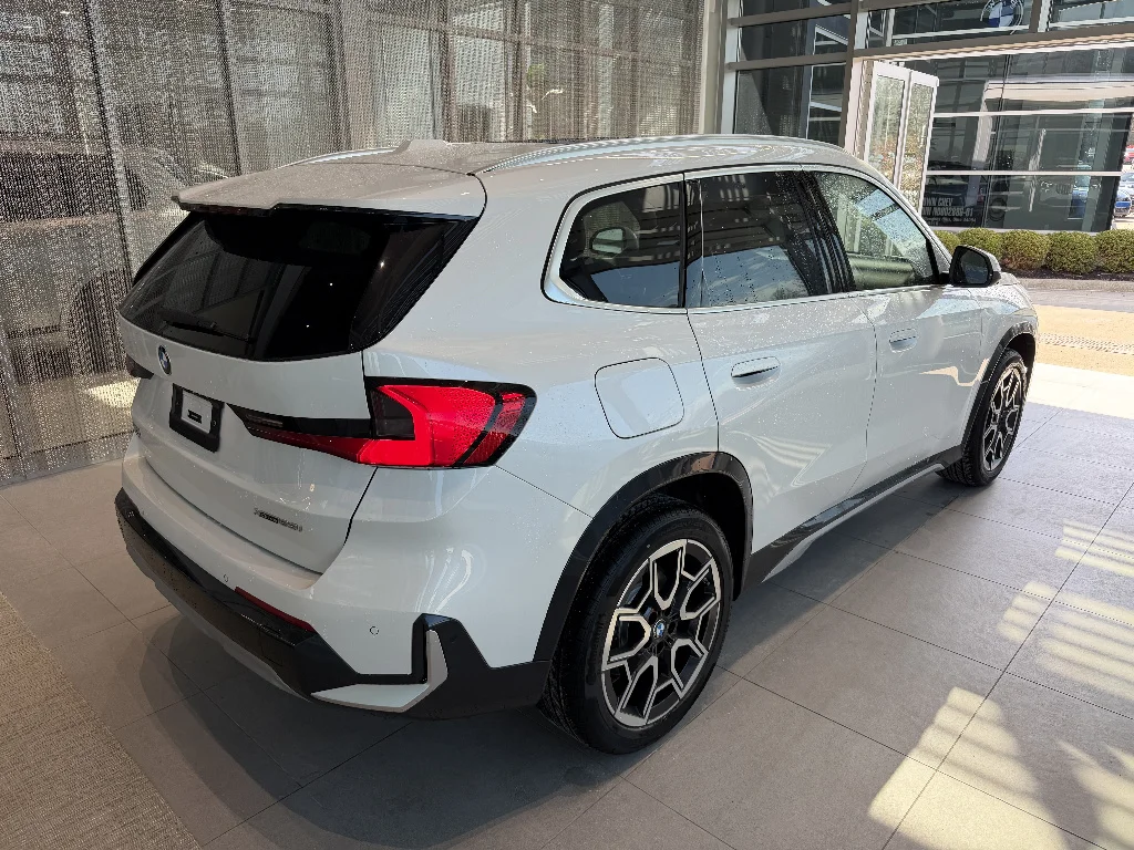 New 2026 Mineral White Metallic BMW xDrive28i image 6