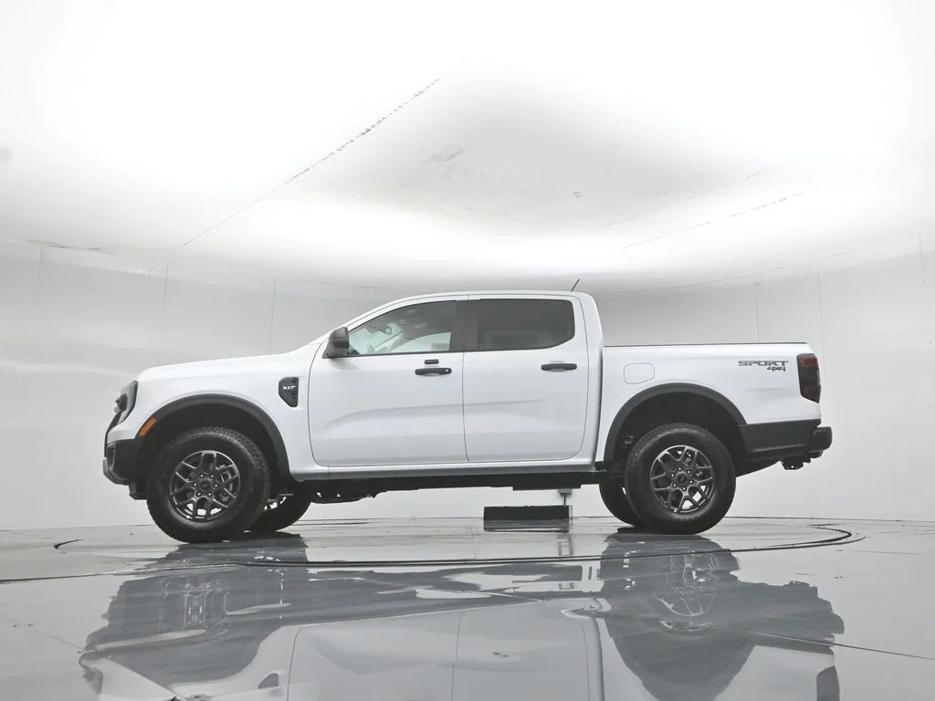New 2026 Oxford White Ford XLT image 7