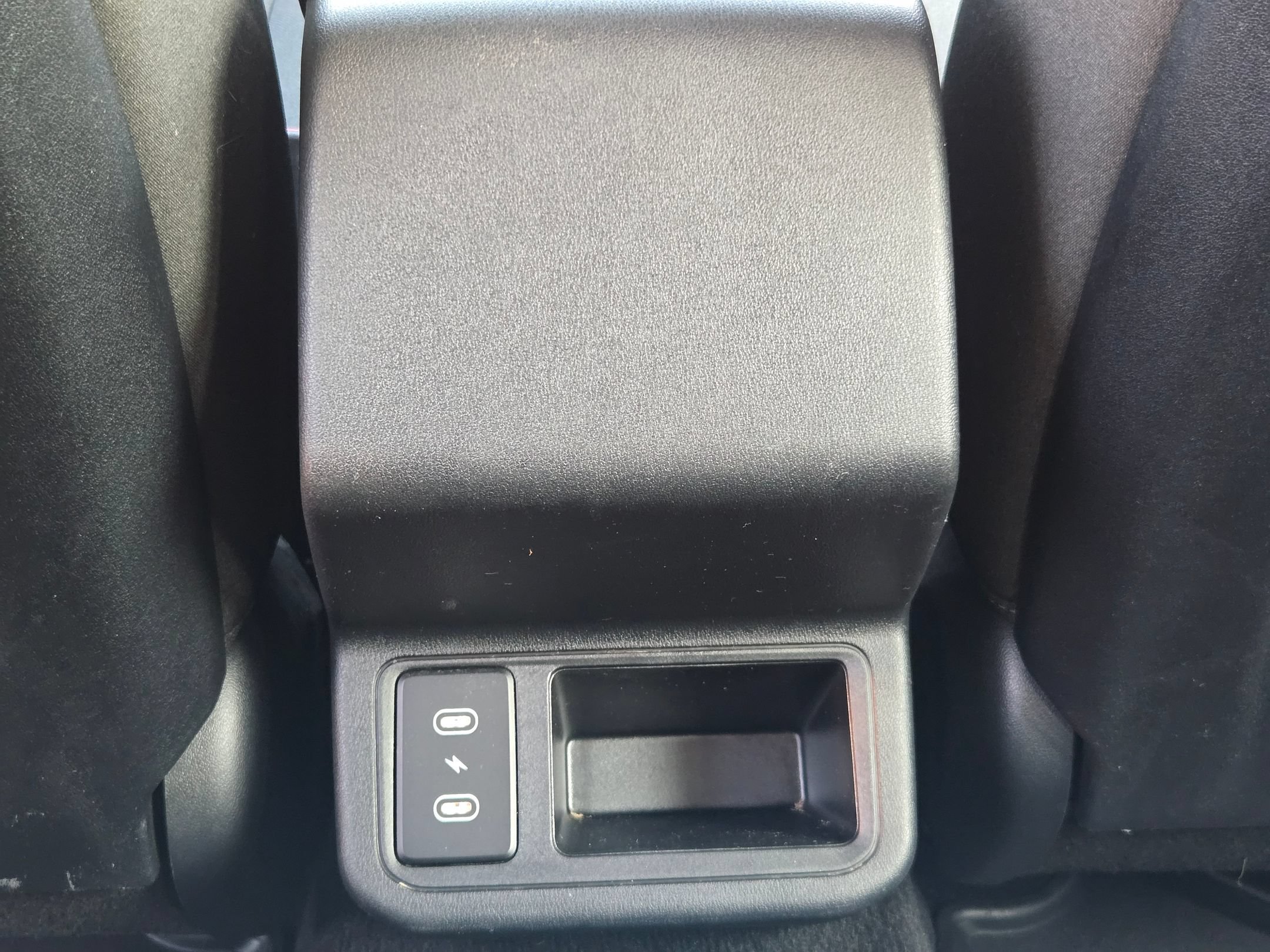 Used 2025 Aurora Black Pearl Kia LXS image 35