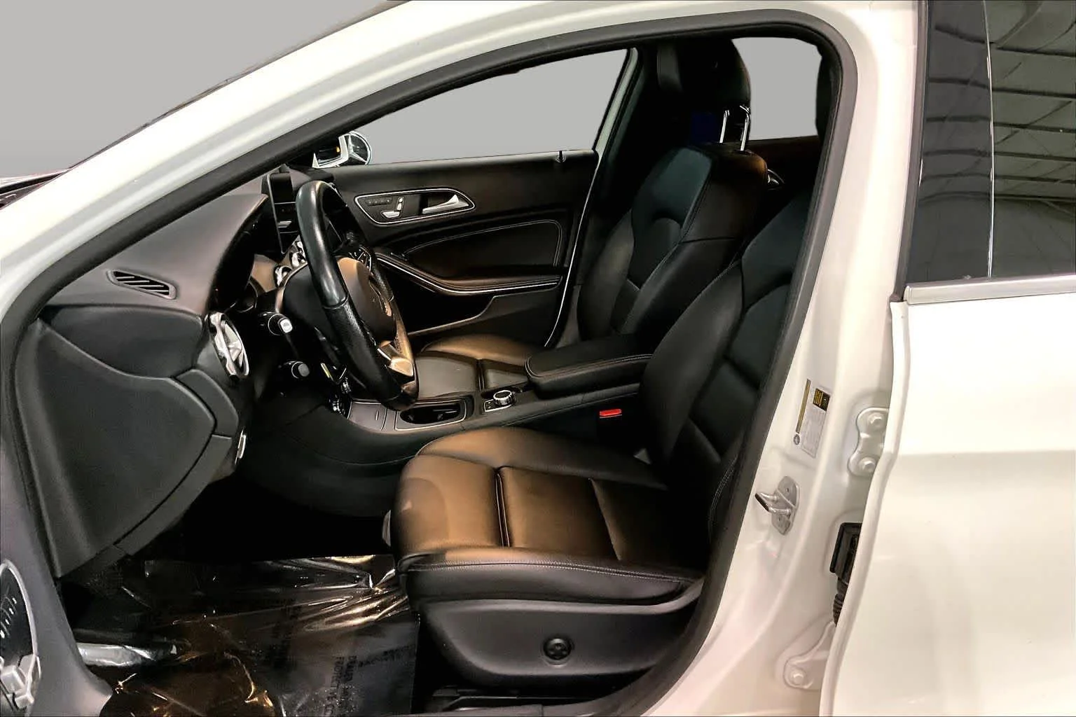 Used 2019 Polar White Mercedes-Benz GLA 250 image 9
