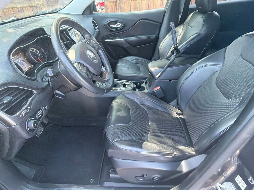 Used 2019 Gray Jeep Limited image 10
