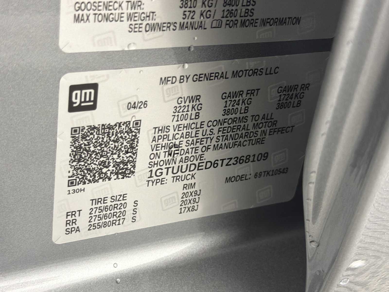 New 2026 Sterling Metallic GMC SLT image 30