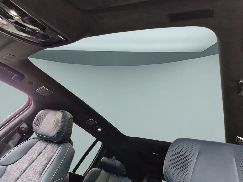 New 2025 Summit White Cadillac Sport 2 image 17
