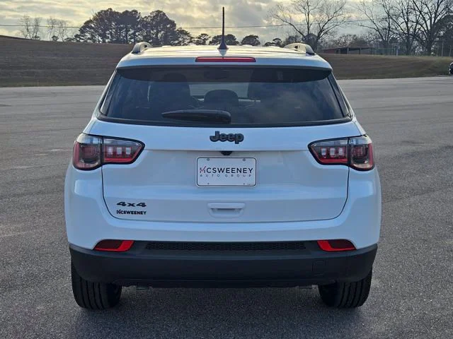 New 2026 Bright White Clear-Coat Exterior Paint Jeep Latitude image 4