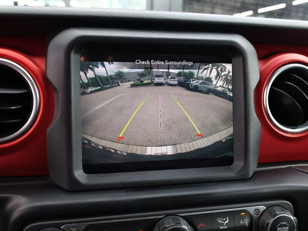 Used 2020 Silver Jeep Unlimited Rubicon image 32