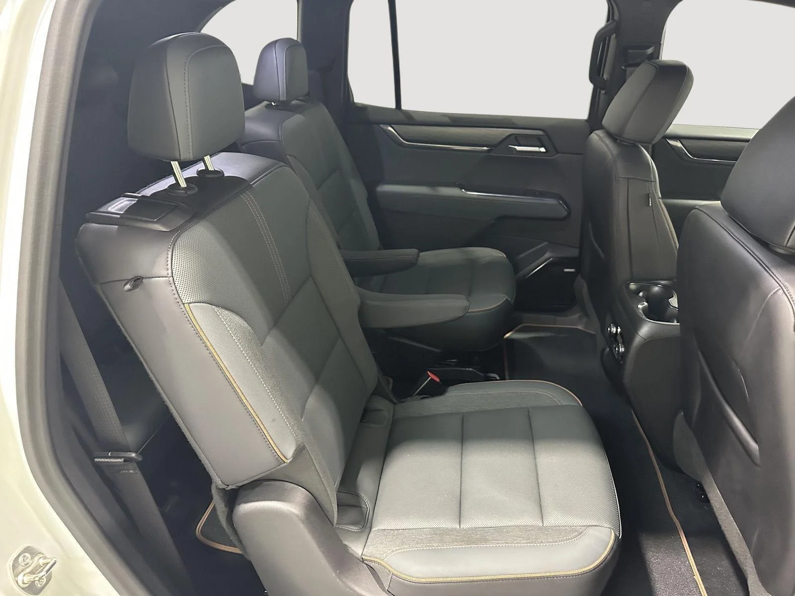 Used 2024 Summit White GMC AT4 image 27