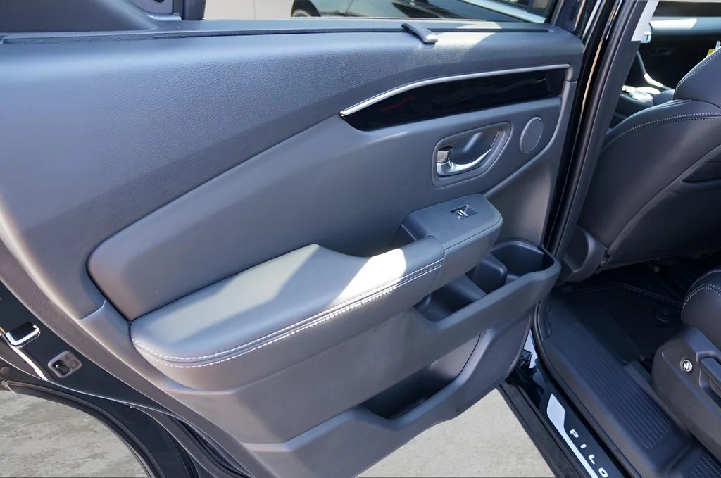 Used 2025 Black Honda EX-L image 8