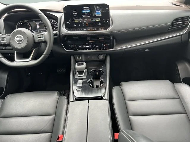 Used 2021 White Nissan SL image 20