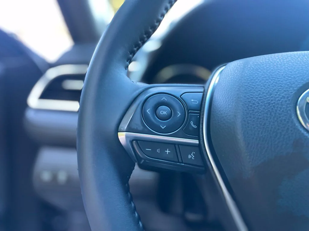 Used 2018 Aqua Toyota XSE V6 image 12