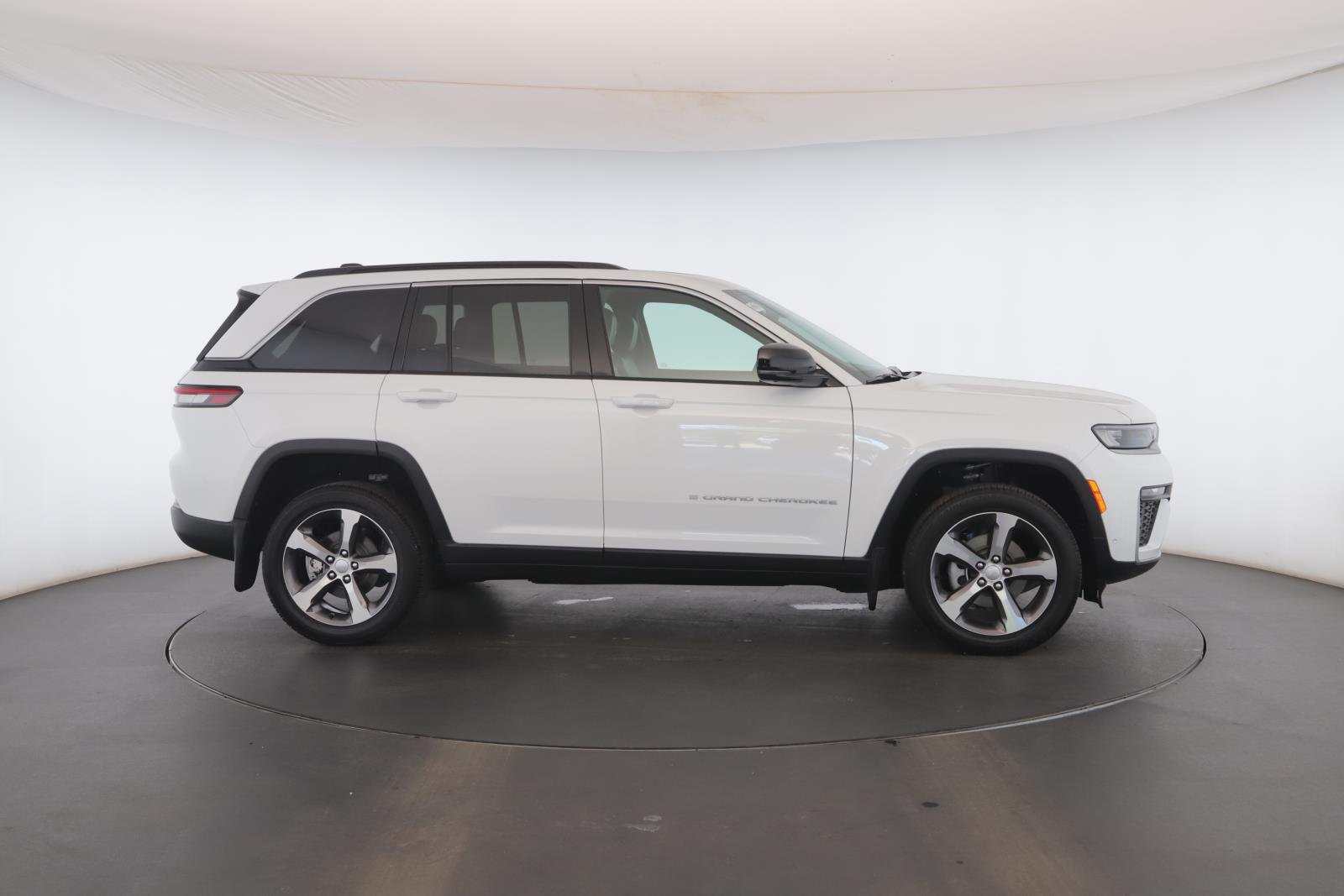 New 2026 Bright White Clear-Coat Exterior Paint Jeep Limited image 20