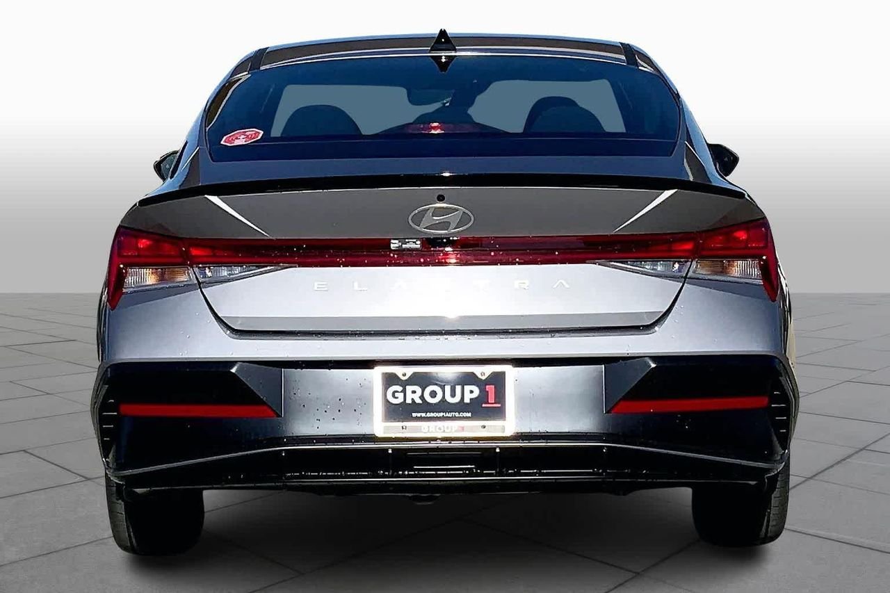 New 2026 Fluid Metal Hyundai SEL Sport Premium image 4