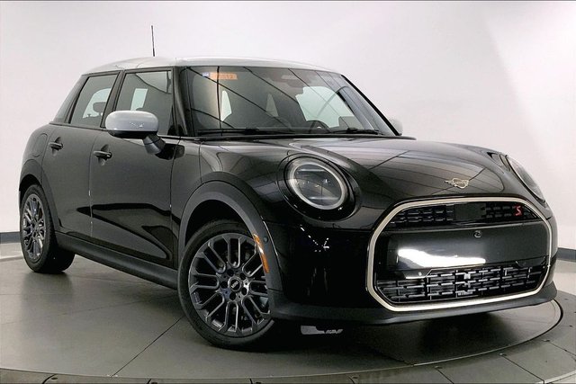 2026 MINI 4 Door Iconic