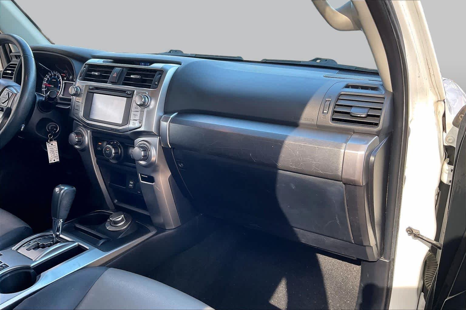 Used 2019 Super White Toyota SR5 image 18
