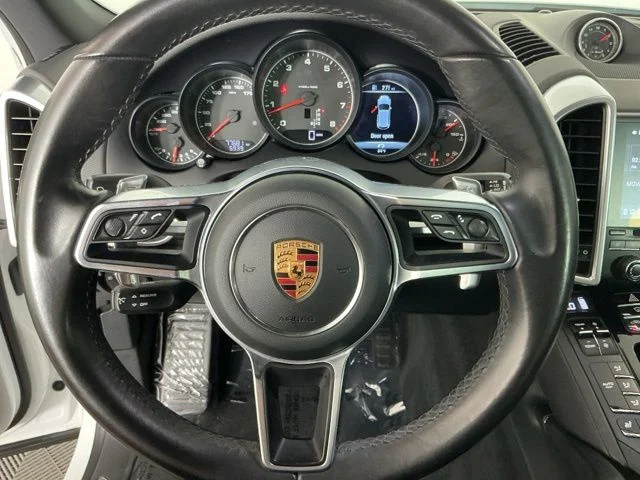 Used 2017  Porsche  image 16