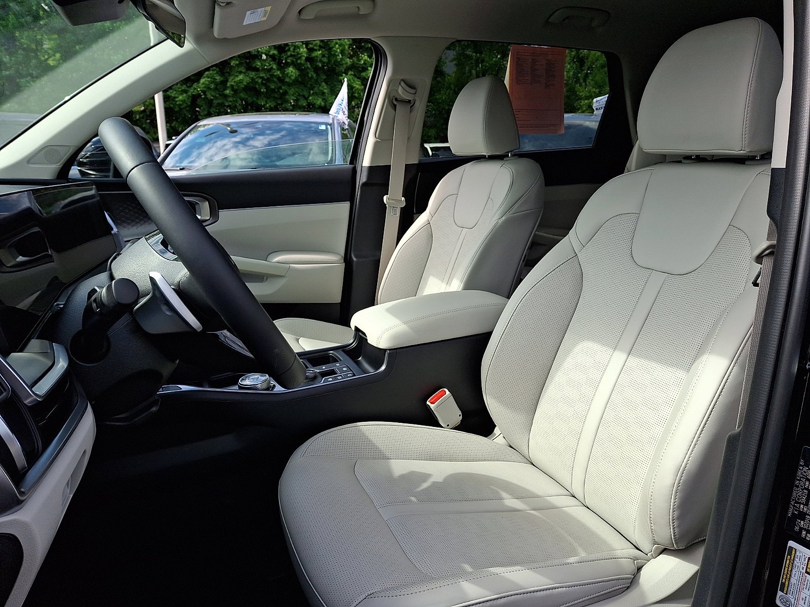 Used 2025 Aurora Black Pearl Kia EX image 12